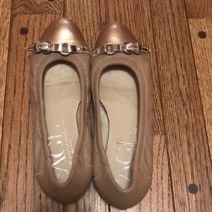 Attilio Guisti Leombruni beige flats. Size 8